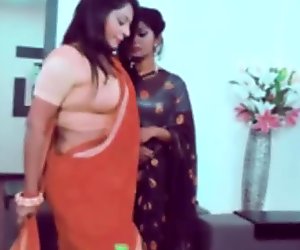Mama fiică și soție se bucură cu un instalator baiat scena fierbinte 2019 în hindi